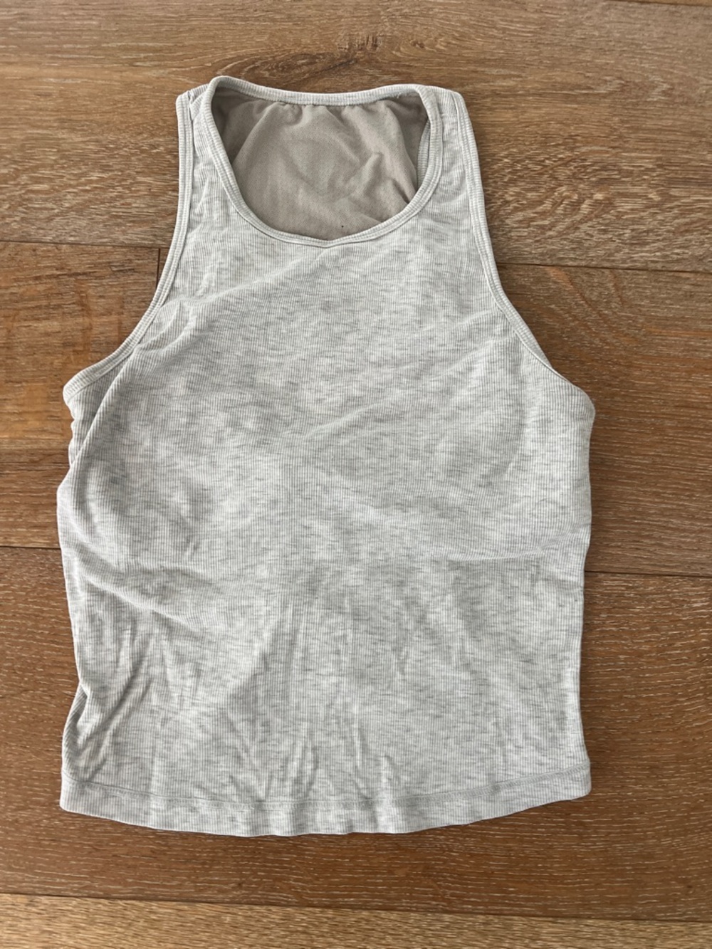 Vuori Ribbed Crop Tank - Light Gray